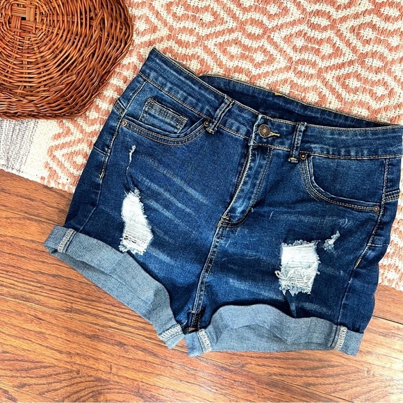 Boutique Unbranded Blue Denim Distressed Women's Shorts Frayed Shorts Size M - Picture 1 of 14